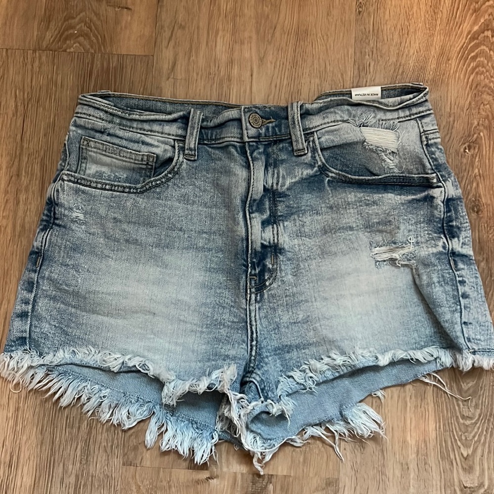 Distressed Ultra high-rise shorts